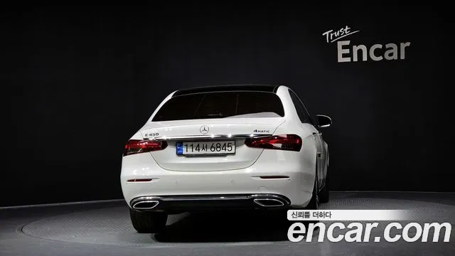 Mercedes-Benz E-Class — Фото автомобиля 4