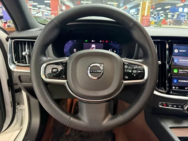 Volvo S60 — Фото автомобиля 9