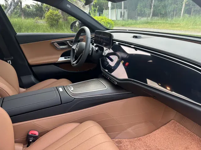 Mercedes-Benz E-Class — Фото автомобиля 18