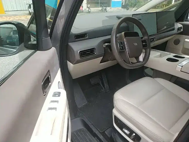 Li Auto MEGA — Фото автомобиля 15