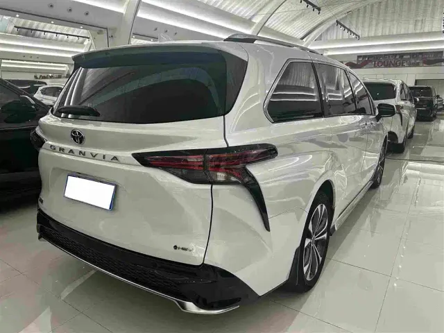 Toyota Granvia — Фото автомобиля 17