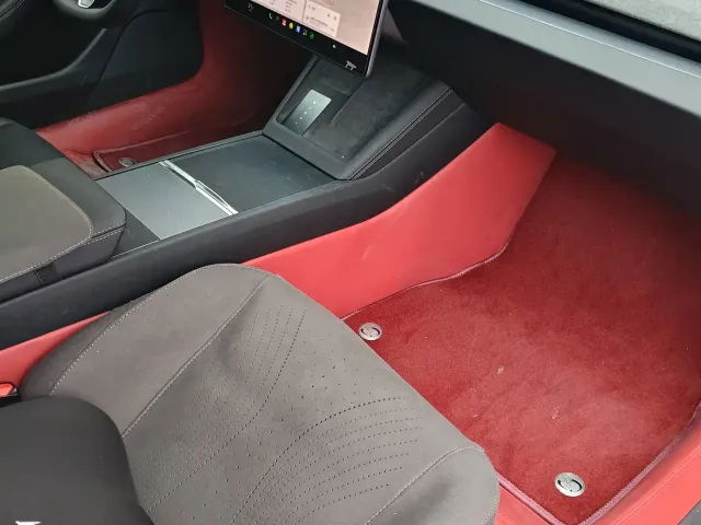 Tesla Model 3 — Фото автомобиля 9