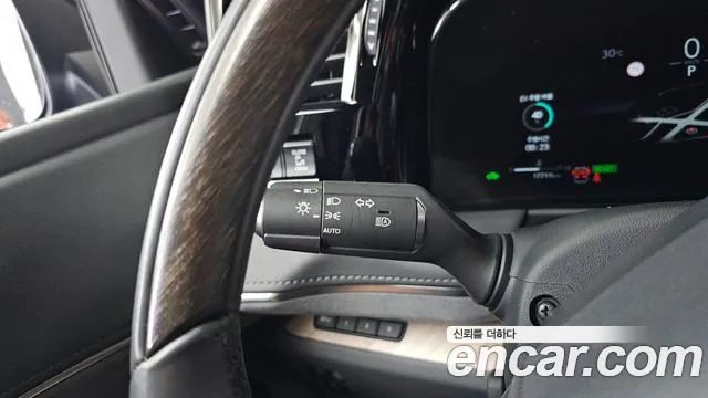 Lexus LM — Фото автомобиля 25