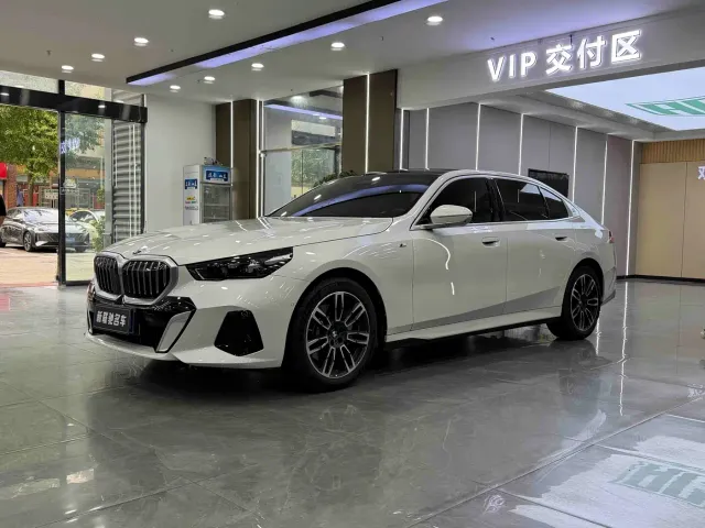 Фотография автомобиля — BMW 5 Series