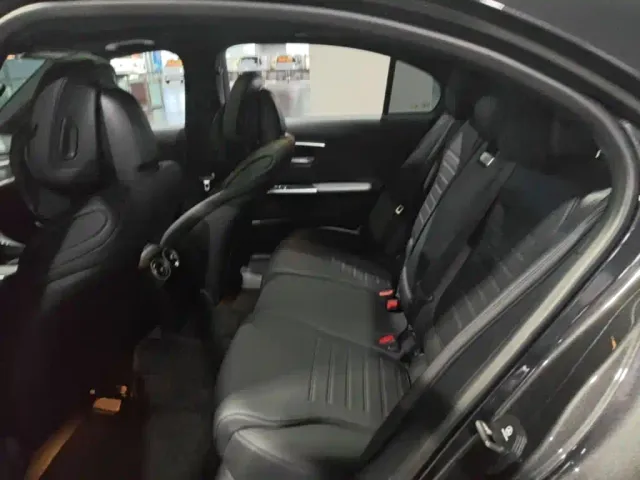 Mercedes-Benz C-Class — Фото автомобиля 16