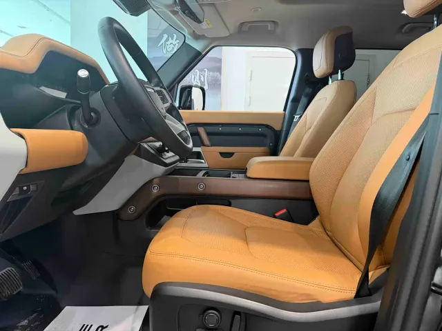 Land Rover Defender — Фото автомобиля 6