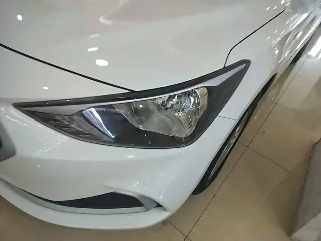 Hyundai Elantra — Фото автомобиля 23