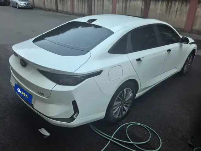 Changan Qiyuan A05 — Фото автомобиля 3