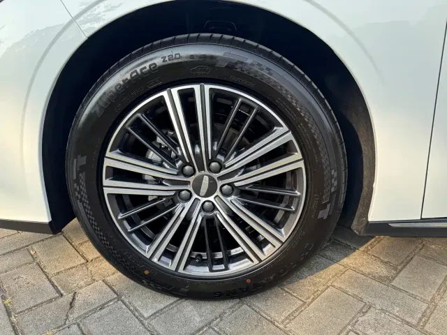Geely Emgrand — Фото автомобиля 24