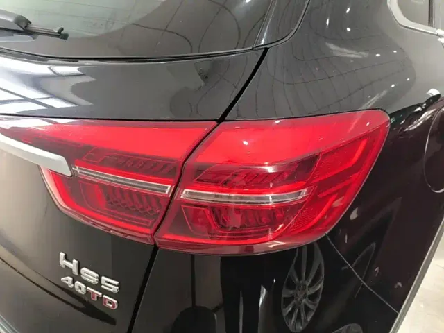 Hongqi HS5 — Фото автомобиля 7