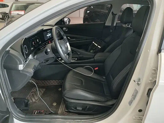 Hyundai Elantra — Фото автомобиля 10