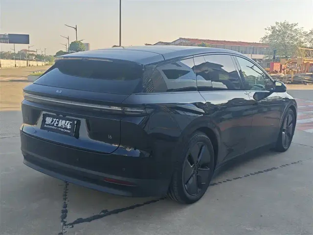 Li Auto i6 — Фото автомобиля 5
