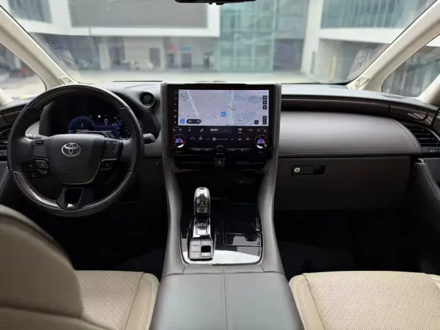 Toyota Alphard — Фото автомобиля 3