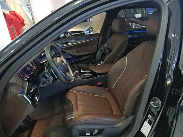BMW 5 Series — Фото автомобиля 14