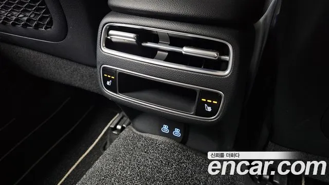 Genesis GV70 — Фото автомобиля 30