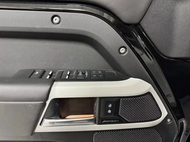 Land Rover Defender — Фото автомобиля 6
