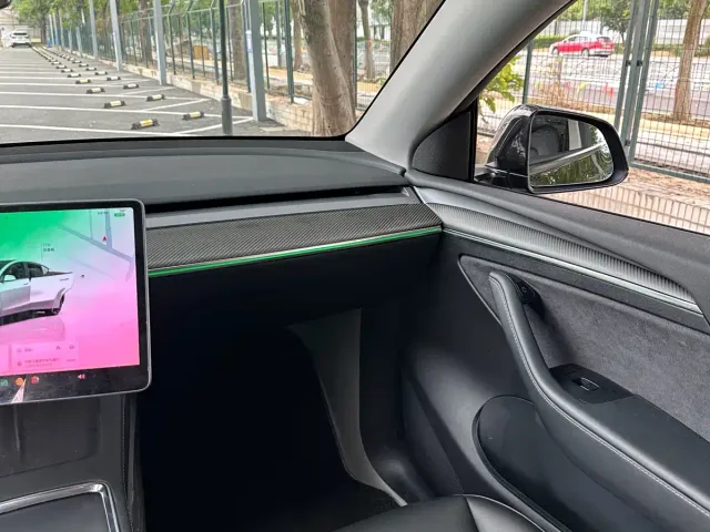 Tesla Model Y — Фото автомобиля 21