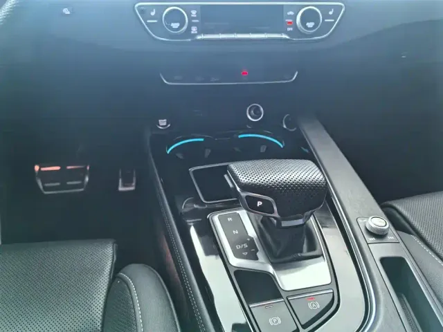 Audi A4L — Фото автомобиля 9