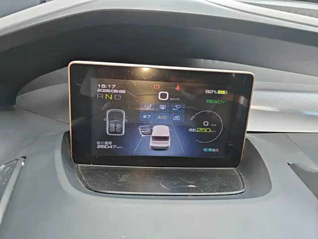 Wuling NanoEV — Фото автомобиля 11