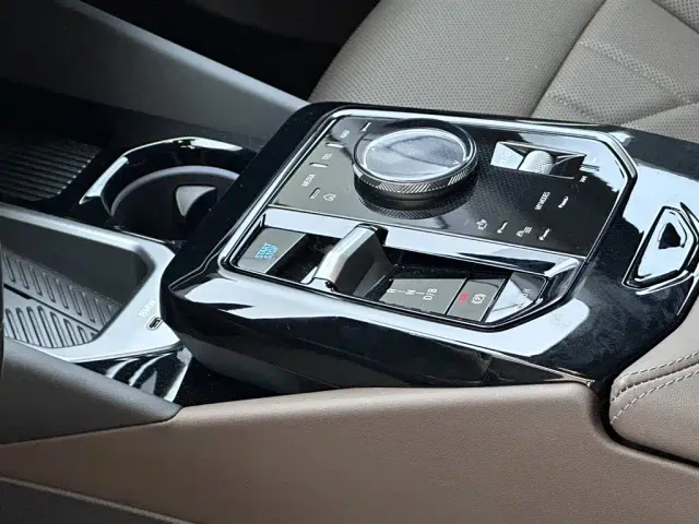 BMW i5 — Фото автомобиля 11