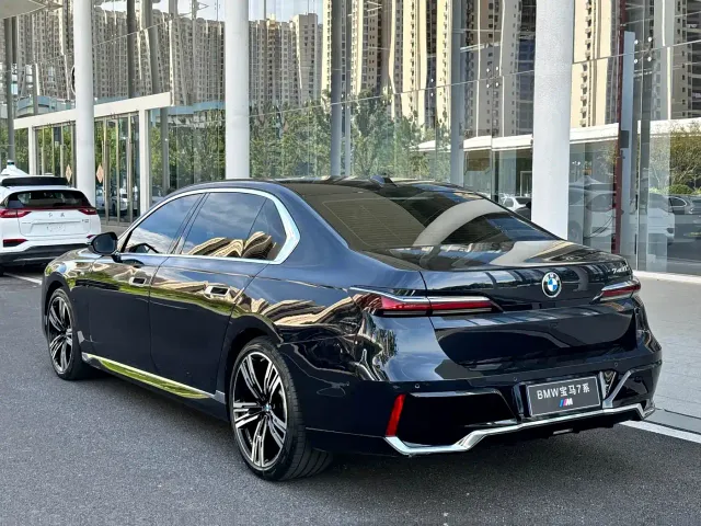 BMW 7 Series — Фото автомобиля 6