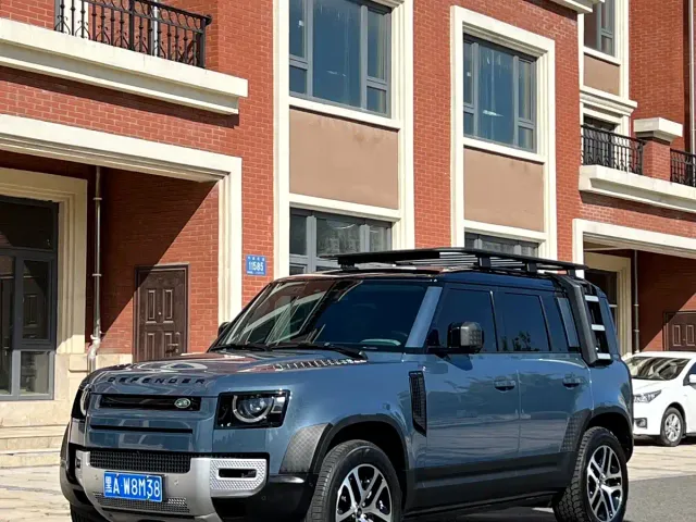 Land Rover Defender — Фото автомобиля 2