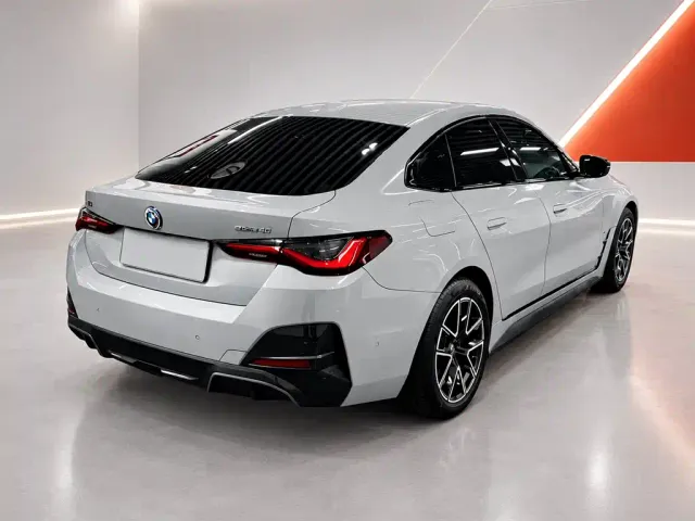 BMW i4 — Фото автомобиля 6
