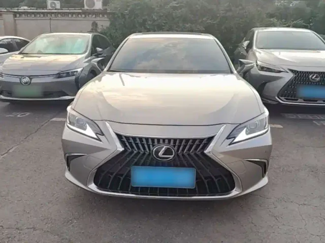 Lexus ES — Фото автомобиля 2