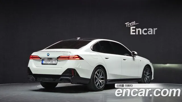 BMW 5 Series G60 — Фото автомобиля 2
