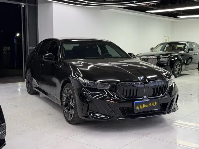 BMW 5 Series — Фото автомобиля 3