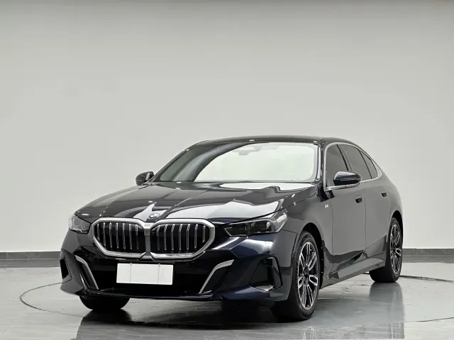 Фотография автомобиля — BMW 5 Series