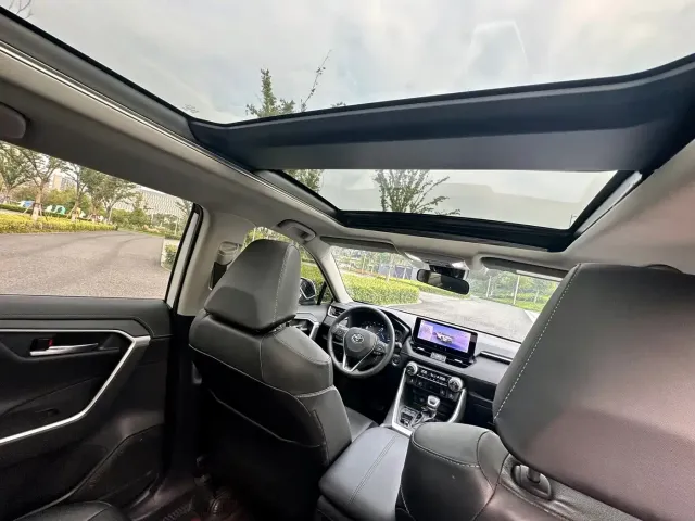 Toyota RAV4 — Фото автомобиля 12