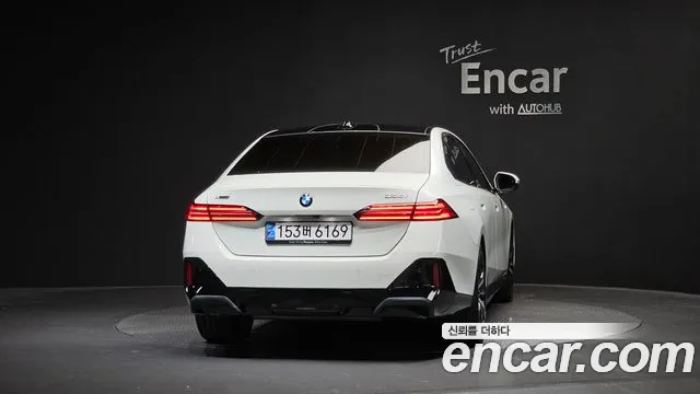 BMW 5-Series 5 серия (G60) 530i xDrive M Sport — Фото автомобиля 4