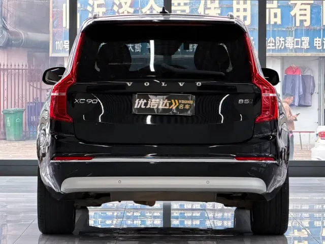 Volvo XC90 — Фото автомобиля 3