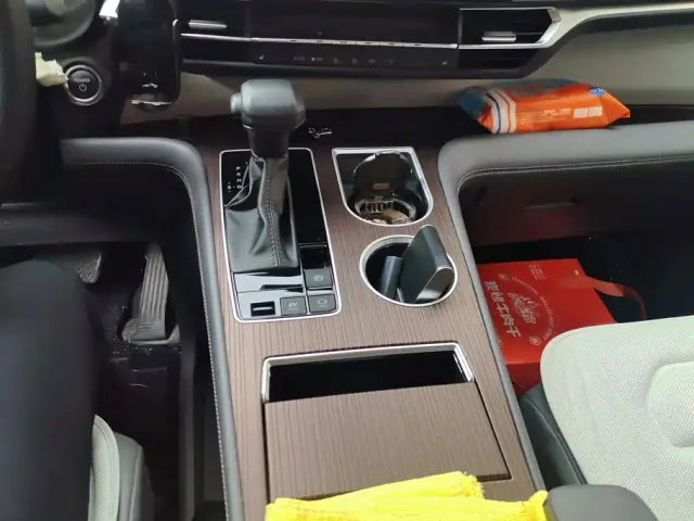 Toyota Granvia — Фото автомобиля 16