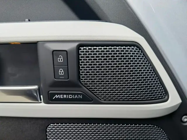 Land Rover Defender — Фото автомобиля 21
