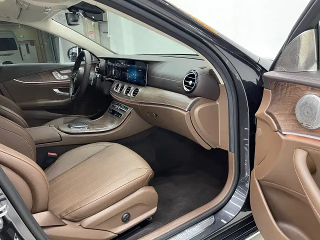 Mercedes-Benz E-Class — Фото автомобиля 10