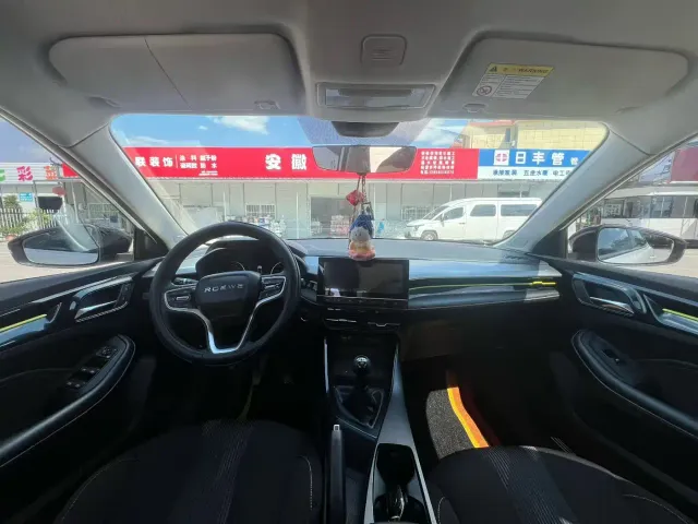 Roewe i5 — Фото автомобиля 4