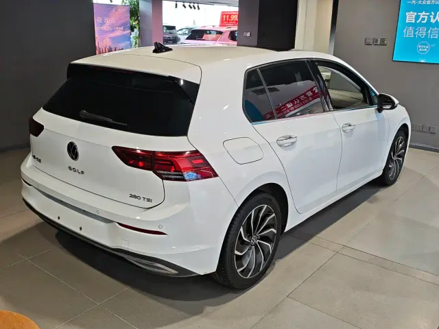 Volkswagen Golf — Фото автомобиля 3