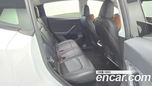 Tesla Model Y — Фото автомобиля 28