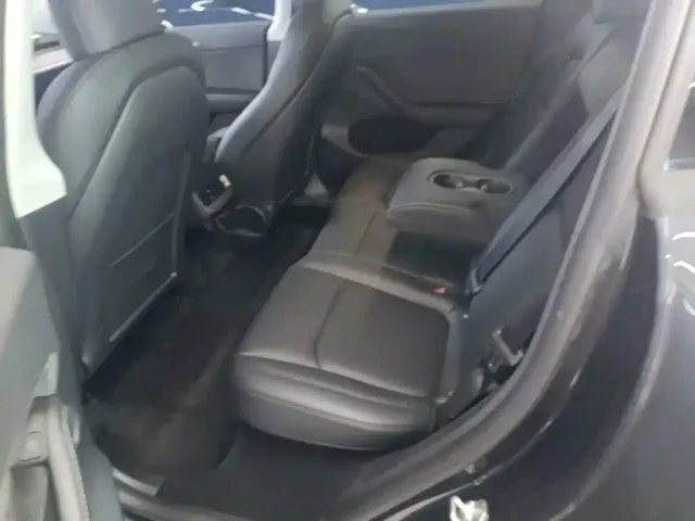 Tesla Model Y — Фото автомобиля 16