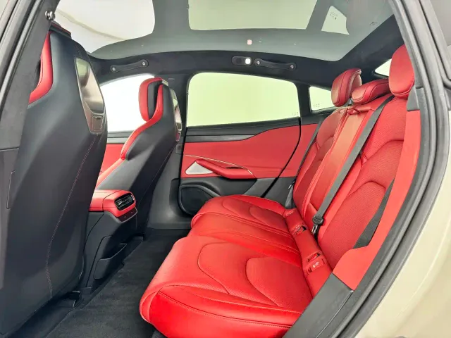 Xiaomi SU7 — Фото автомобиля 11