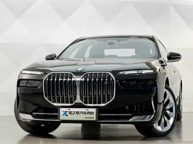 BMW i7 — Фото автомобиля 3