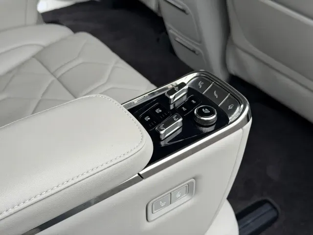Volvo EM90 — Фото автомобиля 26