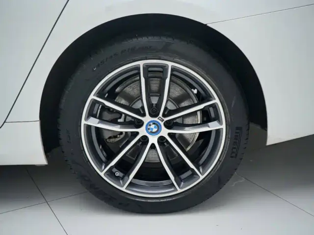 BMW 5 Series — Фото автомобиля 23