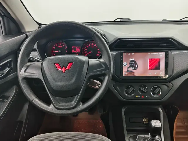 Wuling Hongguang — Фото автомобиля 11