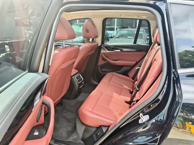 BMW iX3 — Фото автомобиля 7