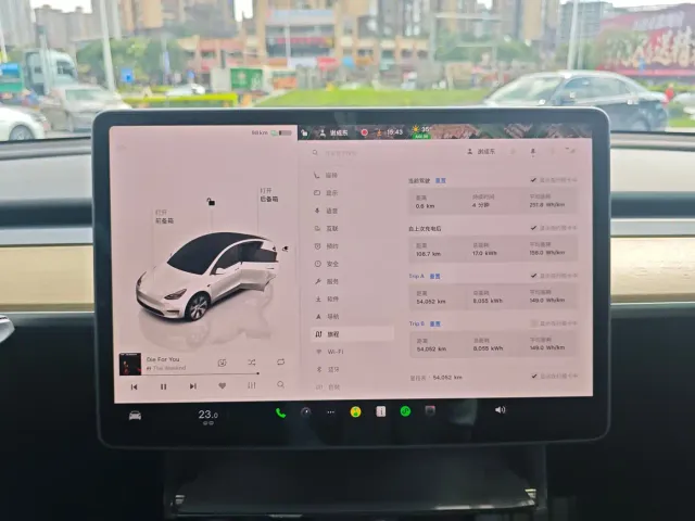 Tesla Model Y — Фото автомобиля 16