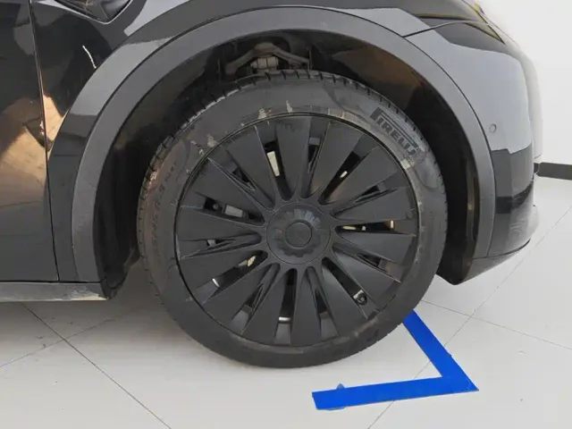 Tesla Model Y — Фото автомобиля 6