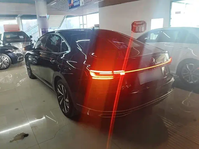 Volkswagen Passat — Фото автомобиля 4